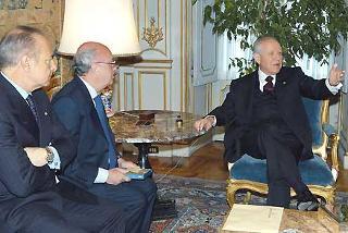 Il Presidente Ciampi con Giuliano Urbani, Ministro per i Beni e le Attività Culturali ed Enzo Ghigo Presidente della Conferenza dei Presidenti delle Regioni e delle Provincie Autonome - Presidente della Regione Piemonte, in occasione della presentazione del "Codice dei beni culturali del paesaggio"