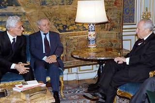 Il Presidente Ciampi a colloquio con il Sindaco di Brescia Paolo Corsini ed il Presidente dell'Associazione Familiari Caduti Strage Piazza della Loggia, Manlio Milani, in occasione del 30° anniversario della strage