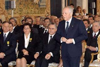 Il Presidente Ciampi,durante la cerimonia di consegna delle &quot;Stelle al Merito del Lavoro&quot; ai nuovi Maestri del Lavoro del Lazio e dell'Umbria