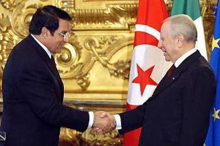 Il Presidente Ciampi con S.E. Zine el Abidine Ben Ali, Presidente della Repubblica Tunisina, al termine delle dichiarazioni alla stampa