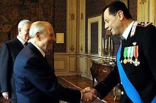 Il Presidente Ciampi, accoglie nel suo studio al Quirinale, il nuovo Comandante Generale dei Carabinieri, Luciano Gottardo