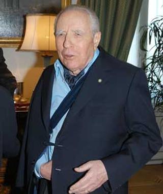Il Presidente Ciampi nel salotto della sua abitazione, dopo l'incidente della scorsa notte