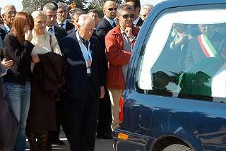 Il Presidente Ciampi con i familiari del giovane caporale Matteo Vanzan, deceduto a Nassiriya