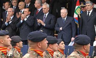 Il Presidente Ciampi, insieme alle Alte Cariche dello Stato, assiste alla Parata Militare