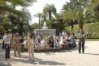 Un momento della visita ai Giardini del Quirinale di cittadini in occasione della Festa Nazionale della Repubblica