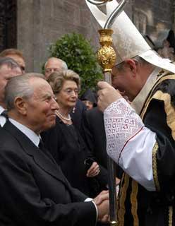 Il Presidente Ciampi con il Cardinale Christoph Schonborn, Arcivescovo di Vienna, al termine delle esequie del Presidente della Repubblica d'Austria Thomas Klestil
