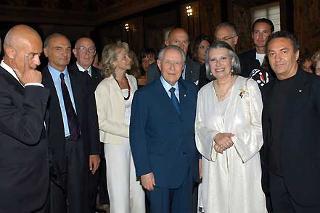 Il Presidente Ciampi con il Ministro Antonio Marzano, il Presidente di Alta Roma Stefano Dominella, in occasione dell'incontro con gli stilisti partecipanti alla "Settimana AltaRomaAltaModa"