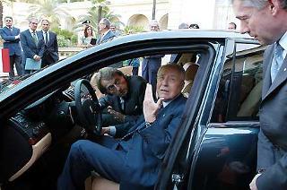 Il Presidente Ciampi a bordo della nuova Maserati &quot;Quattroporte&quot;, con Luca Cordero di Montezemolo, Presidente del Gruppo Ferrari-Maserati e Martin Leach, Amministratore Delegato di &quot;Maserati&quot;