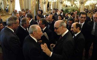 Il Presidente Ciampi con Enzo Jacopino, Presidente dell'Associazione Stampa Parlamentare, al termine della cerimonia di consegna del tradizionale &quot;Ventaglio&quot;
