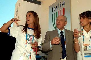 Il Presidente Ciampi con Manuela Di Centa e Valentina Vezzali, a &quot;Casa&quot; degli atleti italiani