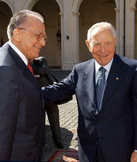 Il Presidente Ciampi accoglie Ion Iliescu, Presidente di Romania, in occasione della visita ufficiale in Italia
