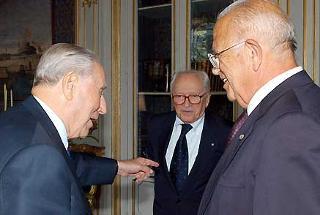 Il Presidente Ciampi con Giovanni Giovannini ed Arrigo Levi, Consigliere del Presidente per le Relazioni Esterne