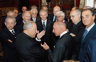 Il Presidente Ciampi si intrattiene con Guido Alpa, Presidente del Consiglio Nazionale Forense, in occasione dell'incontro con i componenti del nuovo consiglio