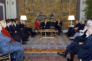 Un momento dell'incontro del Presidente della Repubblica Carlo Azeglio Ciampi con i rappresentanti del Centro Nazionale di Prevenzione e Difesa Sociale ed i familiari di Adolfo Beria di Argentine al Quirinale per la presentazione della pubblicazione "Storia di un giudice italiano. Vita di Adolfo Beria di Argentine"
