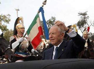 Il Presidente Ciampi al suo arrivo in Piazza Unità d'Italia