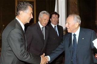 Il Presidente Ciampi con alcuni esponenti dell'Assoenologi