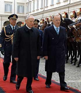 Il Presidente Ciampi accoglie Jorge Fernando Branco de Sampaio, Presidente della Repubblica Portoghese,al suo arrivo, in occasione della visita di Stato in Italia