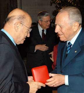 Il Presidente Ciampi consegna il Premio &quot;Vittorio De Sica&quot; al Regista Theodoros Angelopoulos