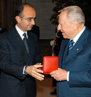 Il Presidente Ciampi consegna il Premio &quot;Vittorio De Sica&quot; al Produttore Giancarlo Leone