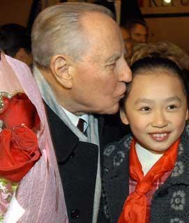 Il Presidente della Ciampi al suo arrivo all'Aeroporto Hongqiao, seconda tappa del viaggio in Cina