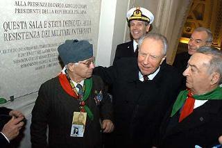 Il Presidente Ciampi, al Vittoriano, in occasione del &quot;Giorno della Memoria&quot;