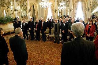 Il Presidente Ciampi, durante l'incontro con una delegazione di Scienziati italiani aderenti al Gruppo 2003 per la Ricerca, osserva un minuto di silenzio in occasione della &quot;Giornata del Ricordo&quot;