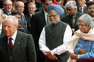 Il Presidente Ciampi con il Presidente della Repubblica dell'India, Avul Pakir Jainulabdeen Abdul Kadam ed il Primo Ministro Manmohan Singh, al Palazzo Presidenziale