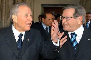 Il Presidente Ciampi con Alberto de Roberto, al centro della foto il Presidente del Consiglio Silvio Berlusconi, in occasione della cerimonia di inaugurazione dell'Anno Giudiziario