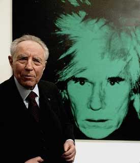 Il Presidente Ciampi davanti ad un autoritratto dell'Artista Andy Warhol durante la visita alla Mostra &quot;Capolavori del Guggenheim. Il grande collezionismo da Renoir a Warhol&quot;