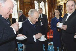 Il Presidente Ciampi con lo Speaker della Camera dei Comuni, Michael Martin e il Lord Cancelliere, Lord Falconer of Thoroton, al termine dell'incontro al Palazzo di Westminster