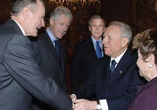 Il Presidente Ciampi, a fianco la moglie Franca con gli ex Presidenti degli Stati Uniti d'America, George Bush, Bill Clinton ed il Presidente degli USA George W. Bush