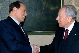 Il Presidente Ciampi accoglie il Presidente del Consiglio Silvio Berlusconi nel suo studio