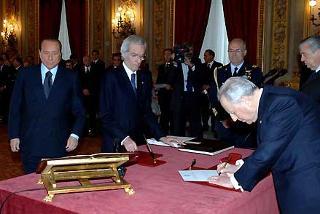 Il Presidente Ciampi con il Presidente del Consiglio Silvio Berlusconi, durante la cerimonia di giuramento dei Ministri del nuovo Governo