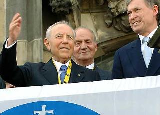 Il Presidente Ciampi, nella foto con S.M il Re di Spagna Juan Carlos ed il Presidente della Repubblica Federale di Germania Horst Koeler, dopo la cerimonia di conferimento del Premio Internazionale Carlo Magno