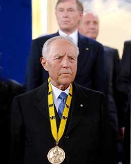 Il Presidente Ciampi con il prestigioso riconoscimento: &quot;Il Premio internazionale Carlo Magno&quot;, nella Sala dell'Incoronazione