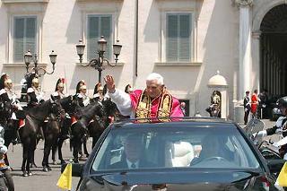 Il Santo Padre Benedetto XVI lascia il Palazzo del Quirinale, al termine della visita ufficiale