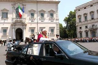 Il Santo Padre Benedetto XVI lascia il Palazzo del Quirinale al termine della visita ufficiale