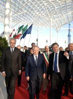 Il Presidente Ciampi durante la visita ai padiglioni della Fiera