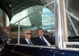 Il Presidente Ciampi, visita i padiglioni della nuova Fiera, accompagnato dal Presidente della Fondazione Fiera di Milano Luigi Roth