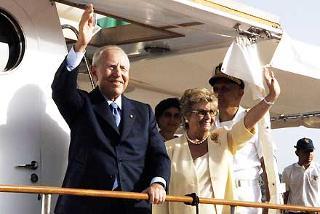 Il Presidente Ciampi con la moglie Franca all'arrivo, all'Ammiragliato dell'arcipelago