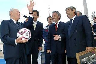 Il Presidente Ciampi al Vittoriano con i Dirigenti del Livorno Calcio, in occasione dell'apertura dell'anno scolastico 2005/2006