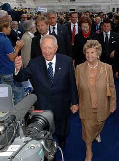 Il Presidente Ciampi con la moglie Franca, al suo arrivo al Vittoriano, in occasione dell'apertura del'anno scolastico 2005/2006