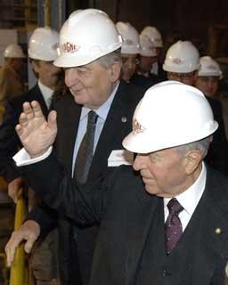 Il Presidente Ciampi durante la visita allo stabilimento Cogne Acciai Speciali
