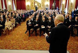 Il Presidente Ciampi rivolge il suo indirizzo di saluto in occasione della cerimonia di consegna delle insegne di Cavaliere dell'Ordine &quot;Al Merito del Lavoro&quot;