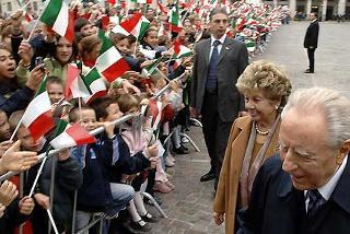 Il Presidente Ciampi, in compagnia della moglie Franca, all'arrivo in Piazza Martiri della Libertà