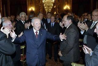 Il Presidente Ciampi tra i partecipanti alla Seconda Conferenza Stato-Regioni-Consiglio Generale degli Italiani all'Estero