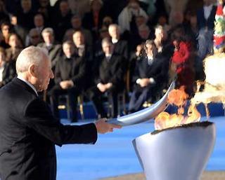 Il Presidente Ciampi accende la Torcia Olimpica