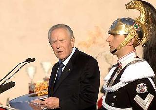 Il Presidente Ciampi rivolge il suo indirizzo di saluto in occasione della cerimonia ufficiale di inizio del Viaggio della Fiamma Olimpica in Italia
