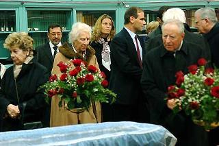 Il Presidente Ciampi con la moglie Franca rende omaggio alla salma di Paolo Sylos Labini