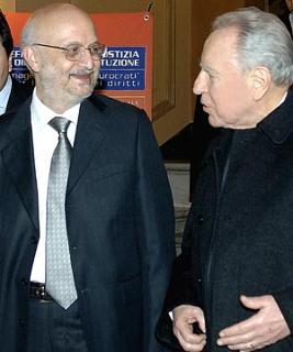 Il Presidente Ciampi con il Presidente dell'ANM Ciro Riviezzo all'apertura del XXXIII Congresso al cinema Capranica